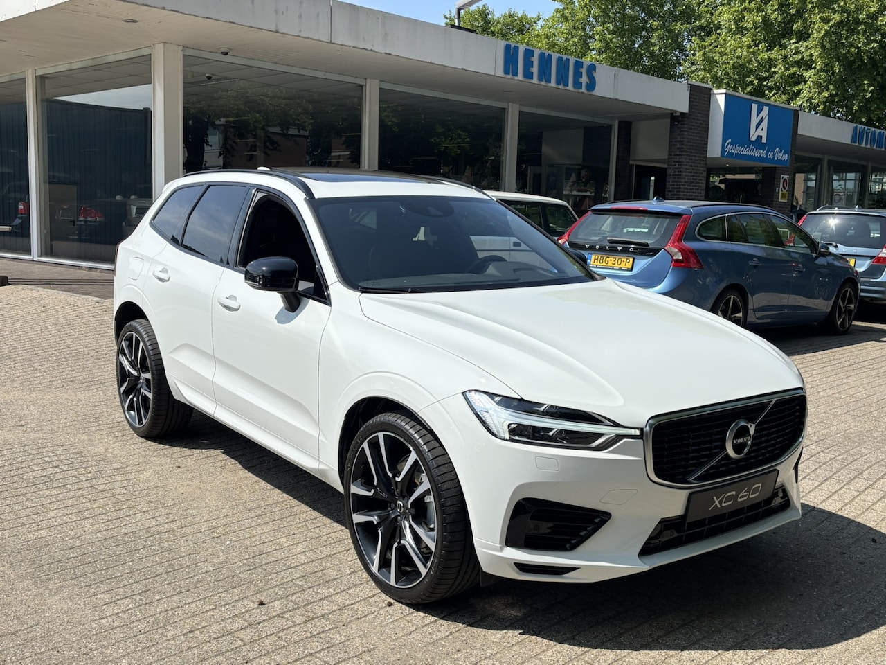Volvo XC60 - T8 AWD R-Design DAB Pano Keyless Pilot Assist - AutoWereld.nl