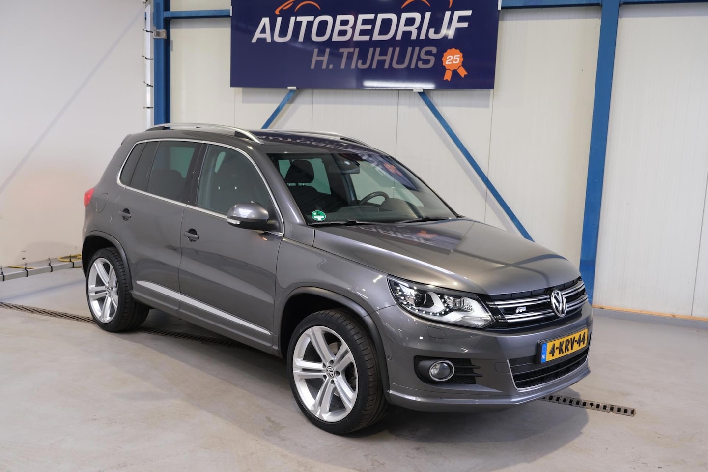 Volkswagen Tiguan - 2.0 TDI Sport&Style 4motion R-line Edition - Airco, Cruise, Navi, PDC, Trekhaak. - AutoWereld.nl