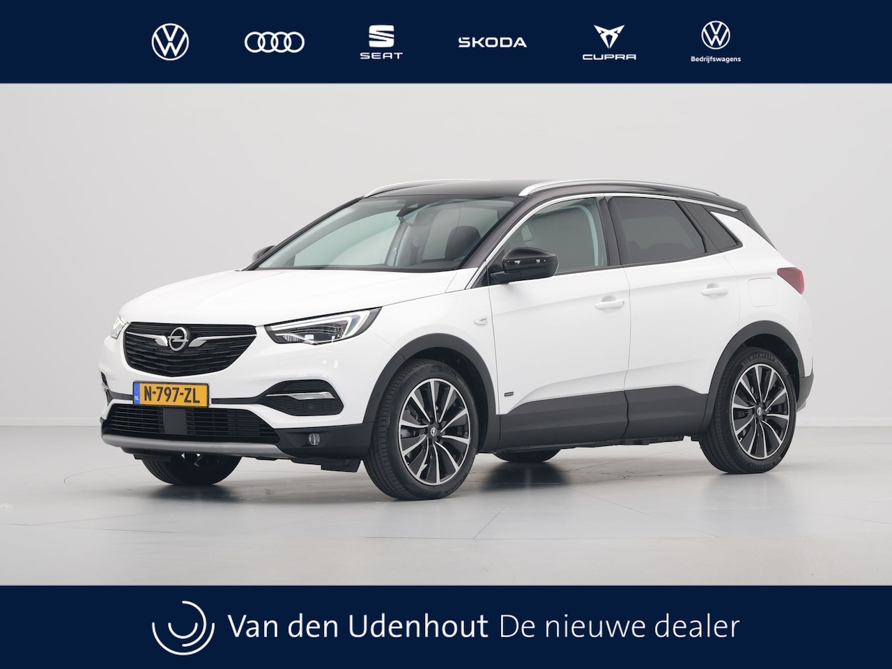 Opel Grandland X - 1.6 Turbo Hybrid4 300pk Innovation Navigatie Camera Elek. klep Keyless Carplay Side Assist - AutoWereld.nl