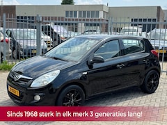 Hyundai i20 - 1.4i DynamicVersion 5 deurs 101PK NL AUTO NAP Airco l Elek pakket l MTF-stuur l LMV 2e eig