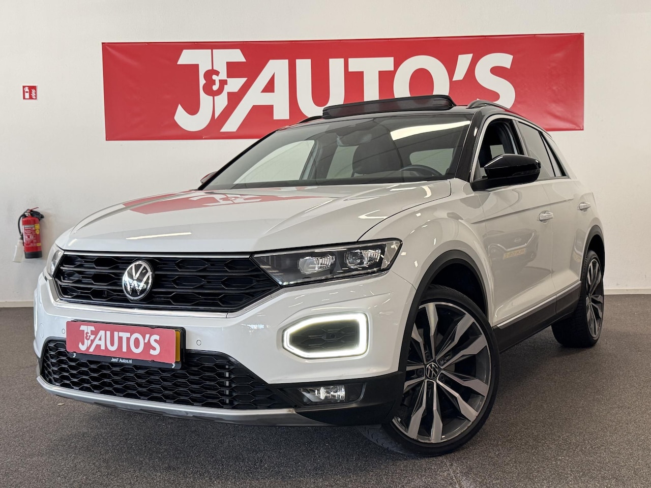 Volkswagen T-Roc - 1.5 TSI NAVIGATIE/CAMERA, PANORAMA, ECC AIRCO - AutoWereld.nl
