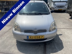 Toyota Yaris - 1.3 VVT-i Terra Leuke yaris 13 benzine loopt en rijdt goed 950€