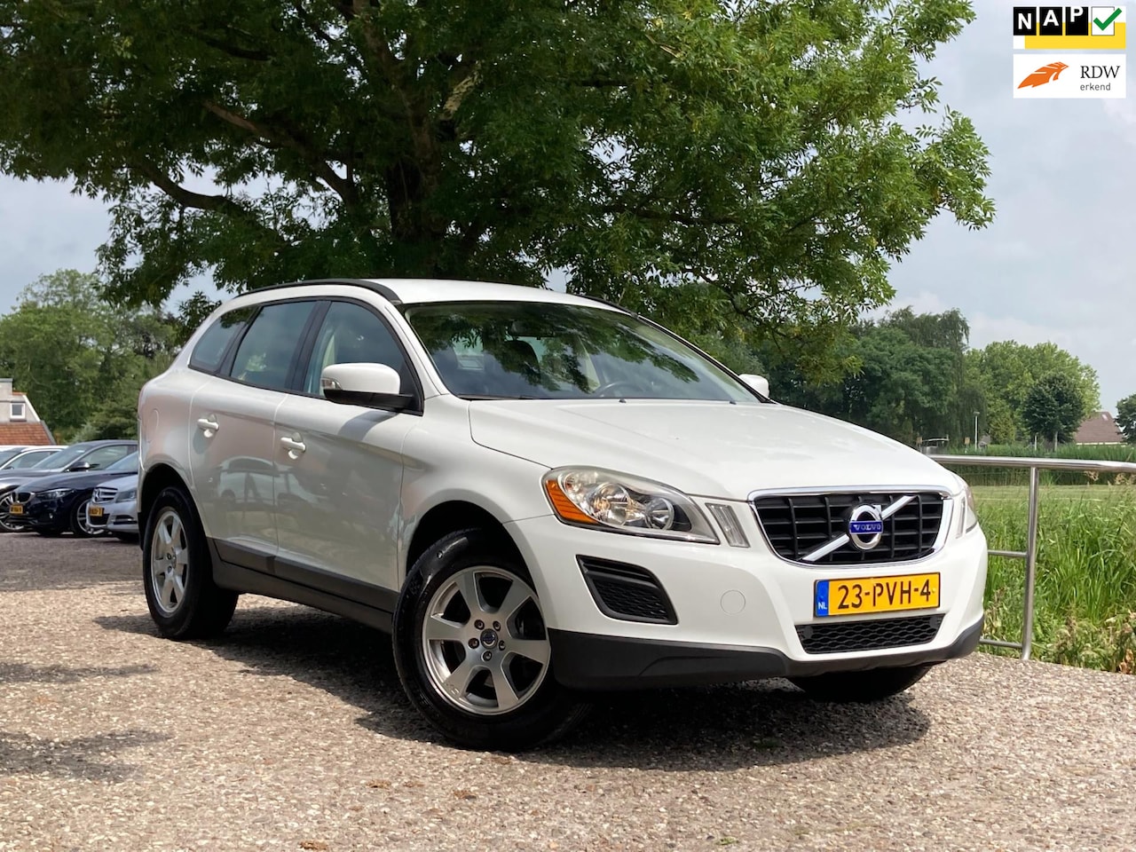 Volvo XC60 - 2.0T Kinetic | Automaat + Cruise + Navi nu €9.975,-!! - AutoWereld.nl