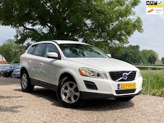 Volvo XC60 - 2.0T Kinetic | Automaat + Cruise + Navi nu €9.975,