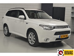 Mitsubishi Outlander - 2.0 PHEV Instyle // TREKHAAK // NAVI // SCHUIFDAK // CAMERA // DEALER ONDERHOUDEN //
