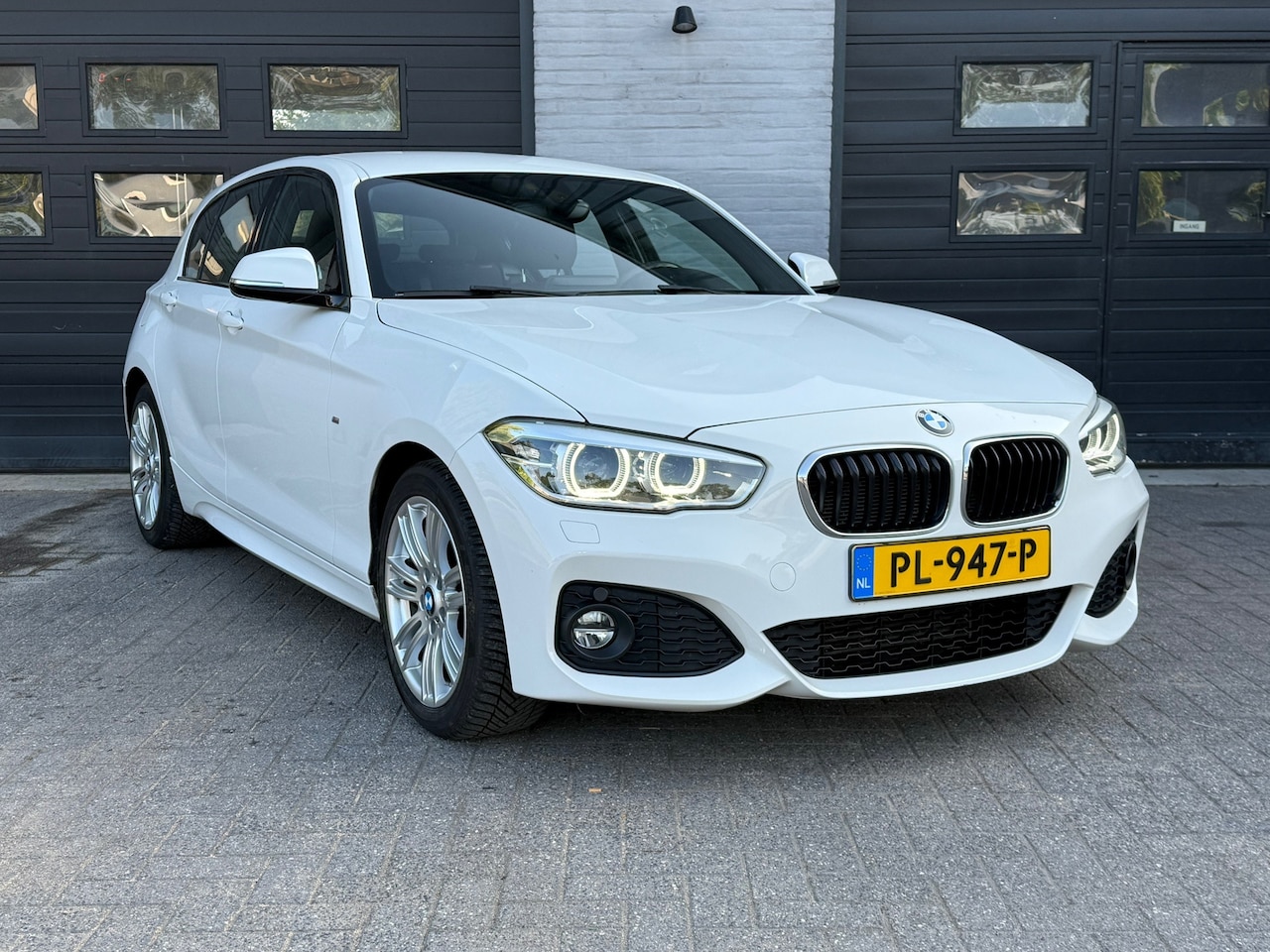 BMW 1-serie - 116d High Executive 116d High Executive, Pdc, Navi, M-pakket - AutoWereld.nl