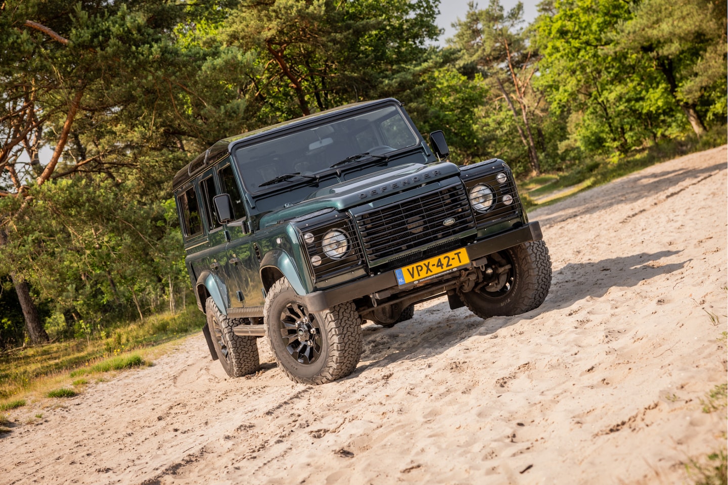 Land Rover Defender 110 - Station Wagon EURO 5 Unieke kleur - AutoWereld.nl