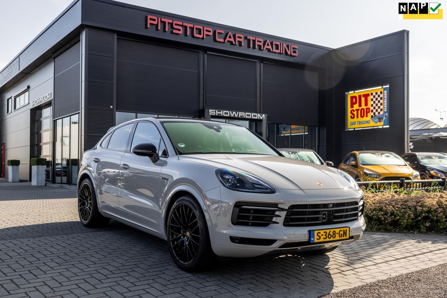 Porsche Cayenne Coupé - 3.0 E-Hybrid 3.0 E-Hybrid, Platinum, *Krijt*, Massage, NL, Full Option! - AutoWereld.nl