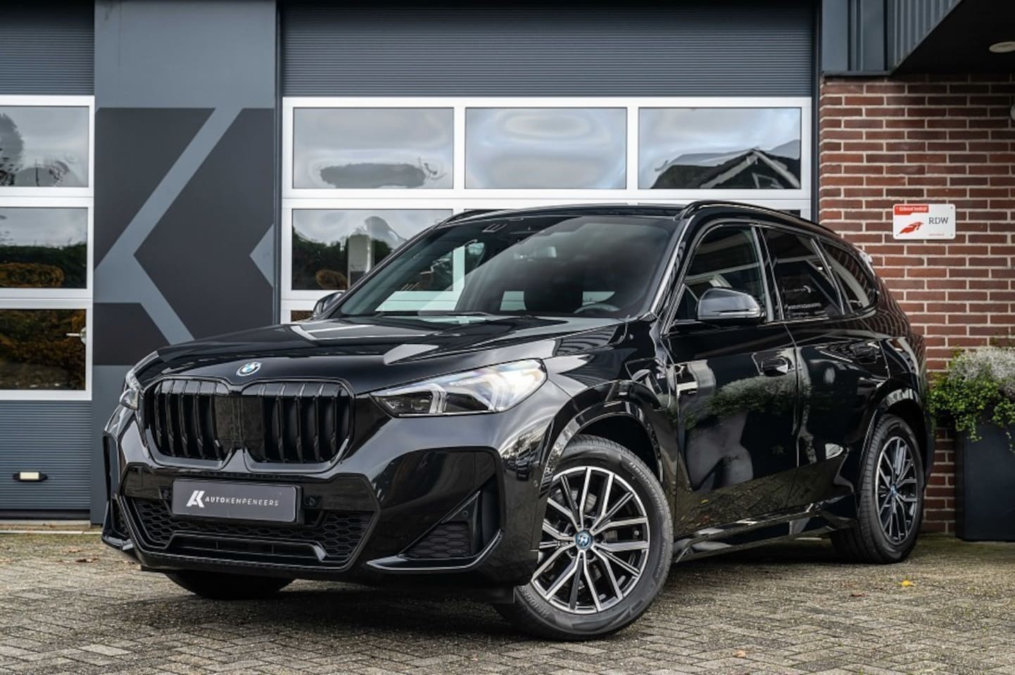 BMW X1 - 25e xDrive M Sport | Shadow | Driving Ass. Plus | Camera | Adapt. Led | Stoelverwarming | - AutoWereld.nl