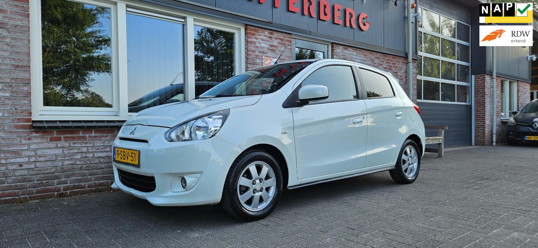 Mitsubishi Space Star - 1.0 Intense Airco/Clima! 5-Deurs! NAP! Nieuwe Apk! - AutoWereld.nl
