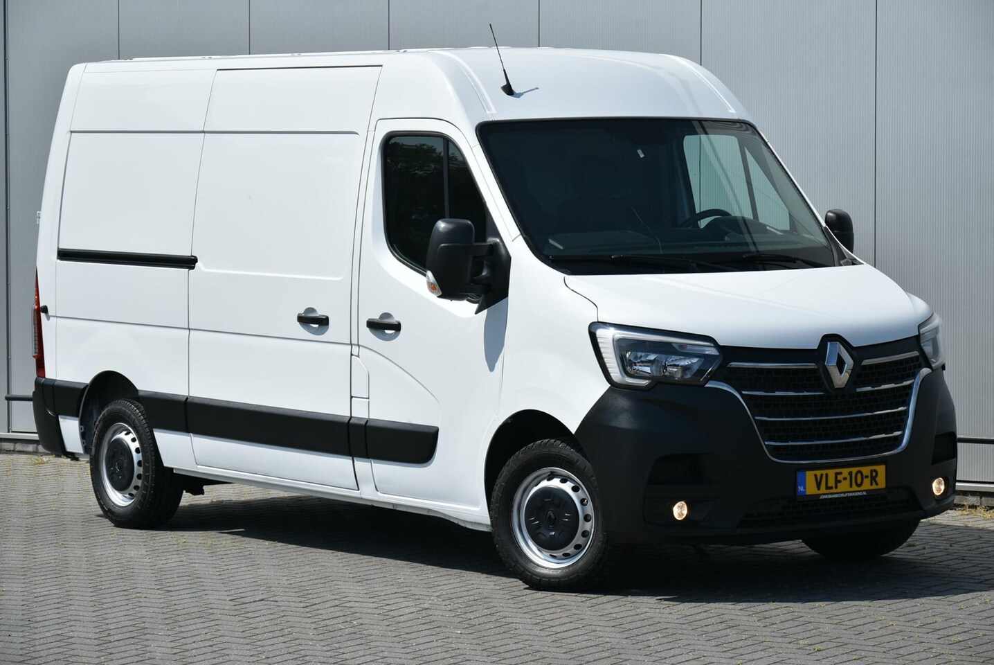 Renault Master - 2.3 dCi L2H2 Airco Navi Stoelverw PDC Trekhaak - AutoWereld.nl
