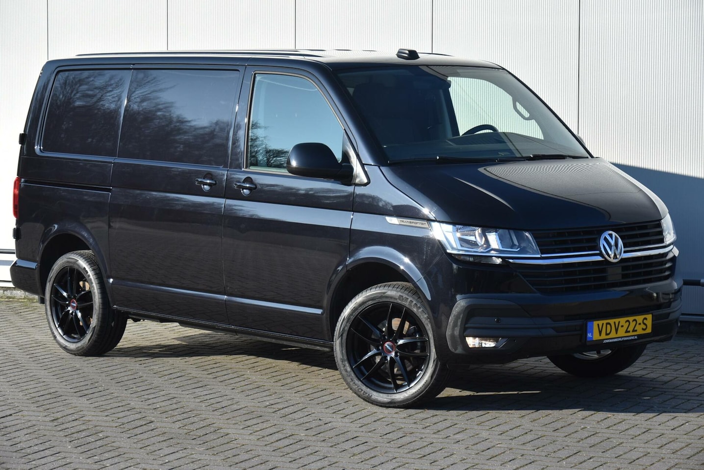 Volkswagen Transporter - 2.0 TDI L1H1 Highline Navi €338 pm - AutoWereld.nl