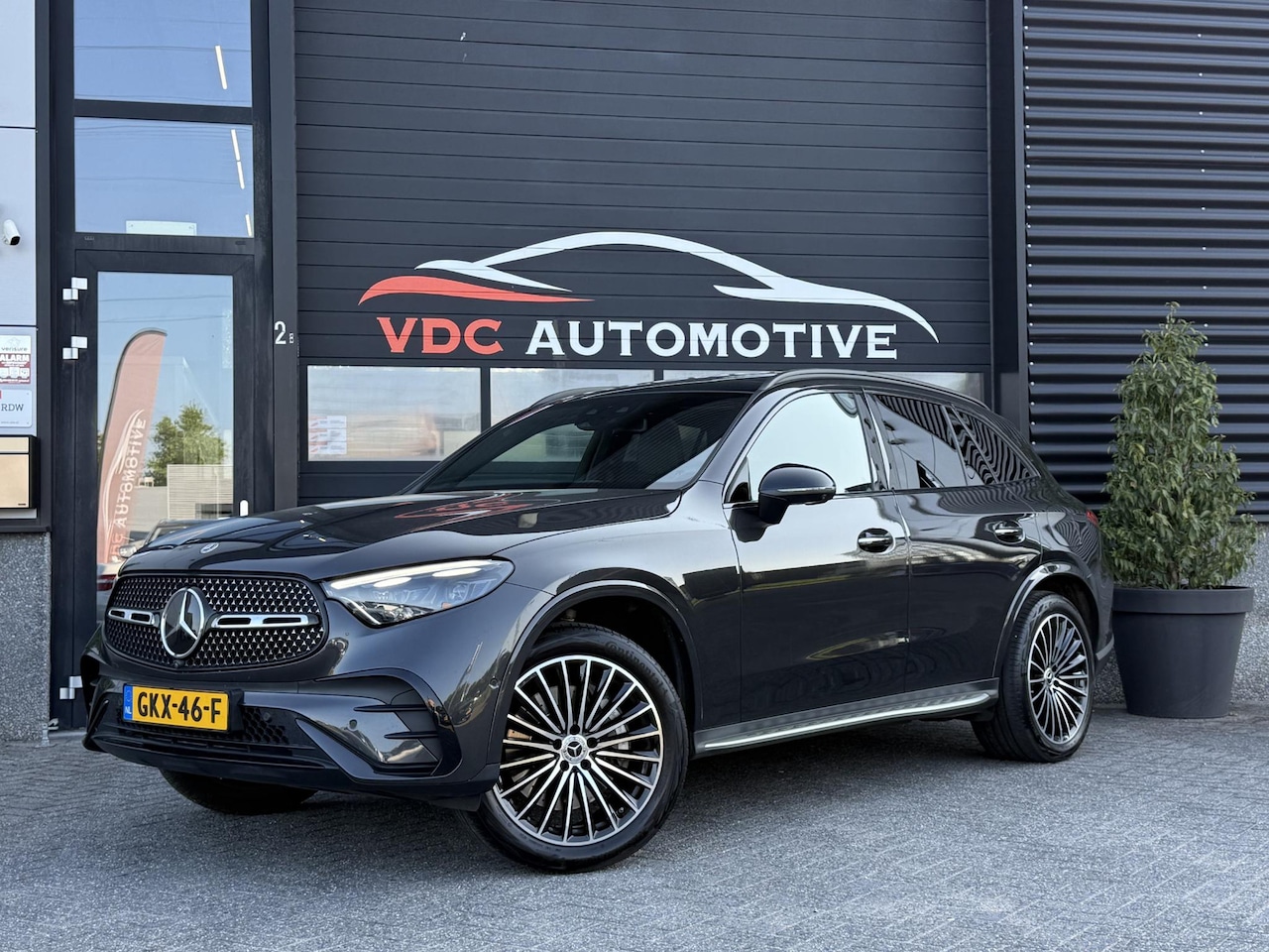 Mercedes-Benz GLC-klasse - 400e 4M AMG Pano | Leder Exclusief | Achterasbesturing | Distronic | Trekhaak | 360 Camera - AutoWereld.nl