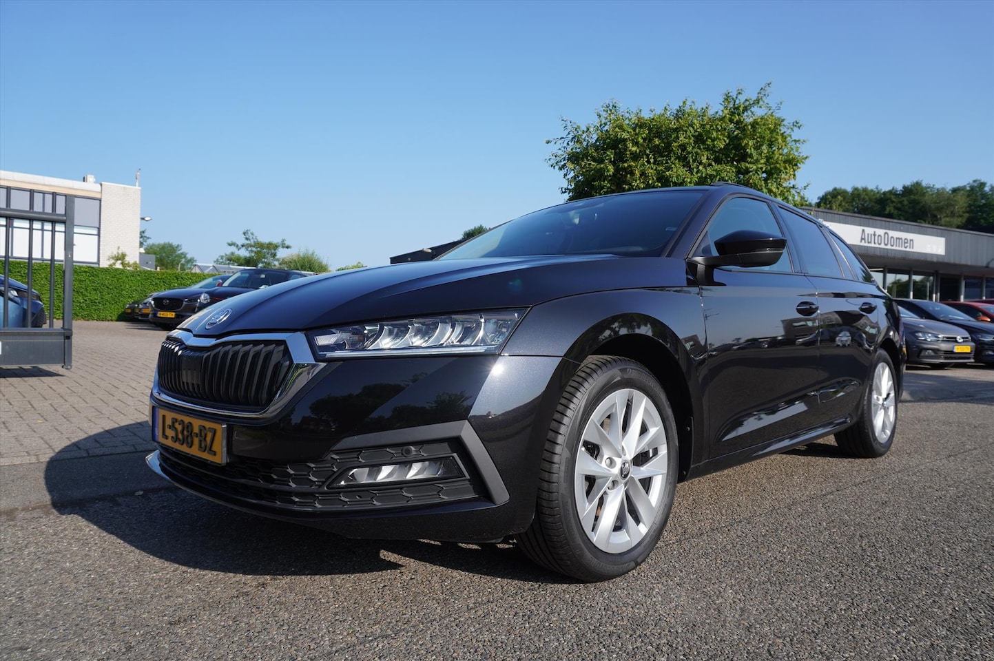 Skoda Octavia Combi - 1.0 TSI 110pk Business Edition Trekhaak Apple Carplay Navigatie - AutoWereld.nl