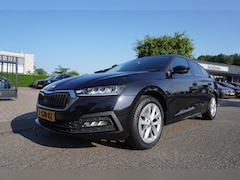 Skoda Octavia Combi - 1.0 TSI 110pk Business Edition Trekhaak Apple Carplay Navigatie