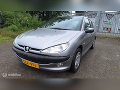 Peugeot 206 - 1.6-16V Gentry