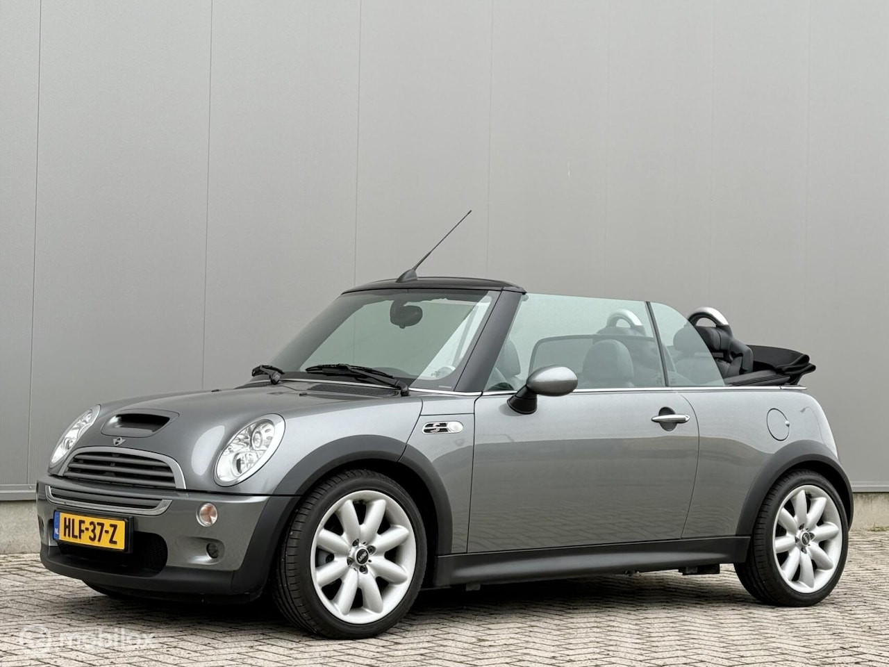 MINI Cabrio - let 1.6 Cooper S Chili - 24.000 KM! - 1e eigenaar - AutoWereld.nl