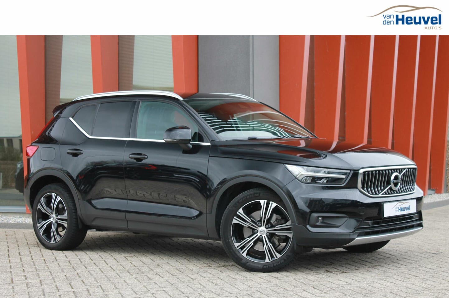 Volvo XC40 - T4 Recharge Inscription | Leder | Trekhaak | 19 Inch | Keyless - AutoWereld.nl