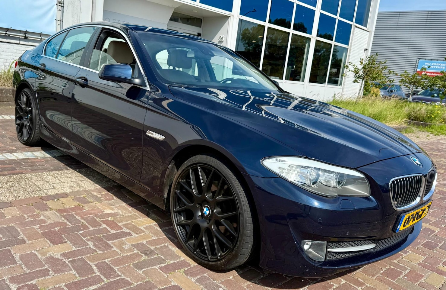 BMW 5-serie - 523i High Executive - 20 inch velgen - AutoWereld.nl