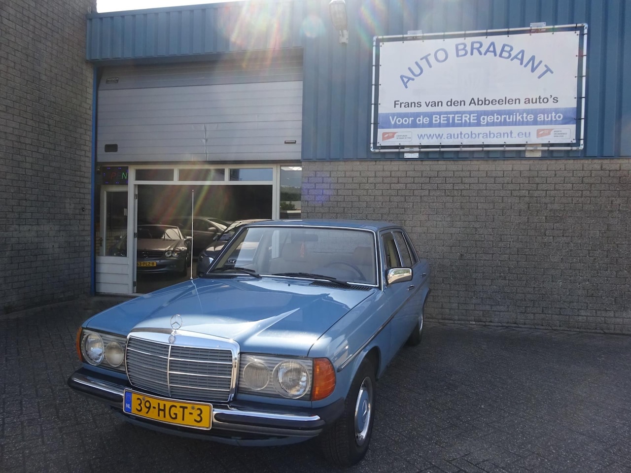 Mercedes-Benz 200-280 (W123) - 240 D NIEUWE APK TOT 12-7-2027 - AutoWereld.nl