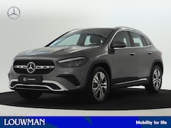 Mercedes-Benz GLA-Klasse - 180 Business Solution Luxury | Trekhaak | Parkeerpakket met achteruitrijcamera | Keyless-G
