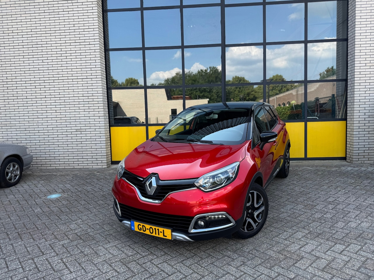 Renault Captur - 90PK Helly Hansen, Trekhaak, 4 seizoenbanden - AutoWereld.nl