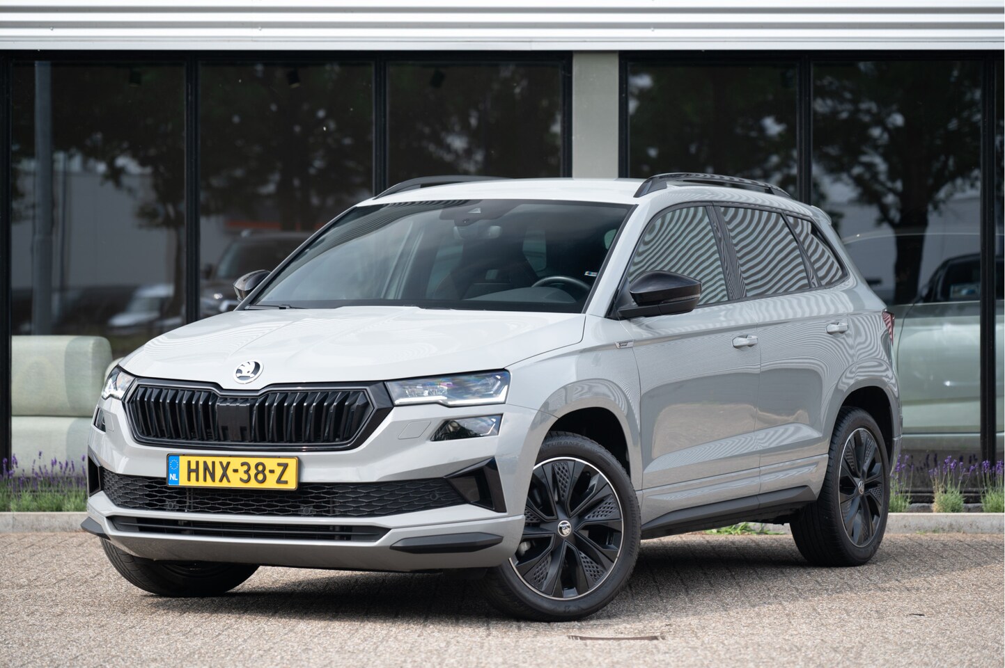 Skoda Karoq - 1.5 TSI DSG Sportline | Adapt. Cruise | DCC | Camera | Matrix LED | Stoelverw. - AutoWereld.nl