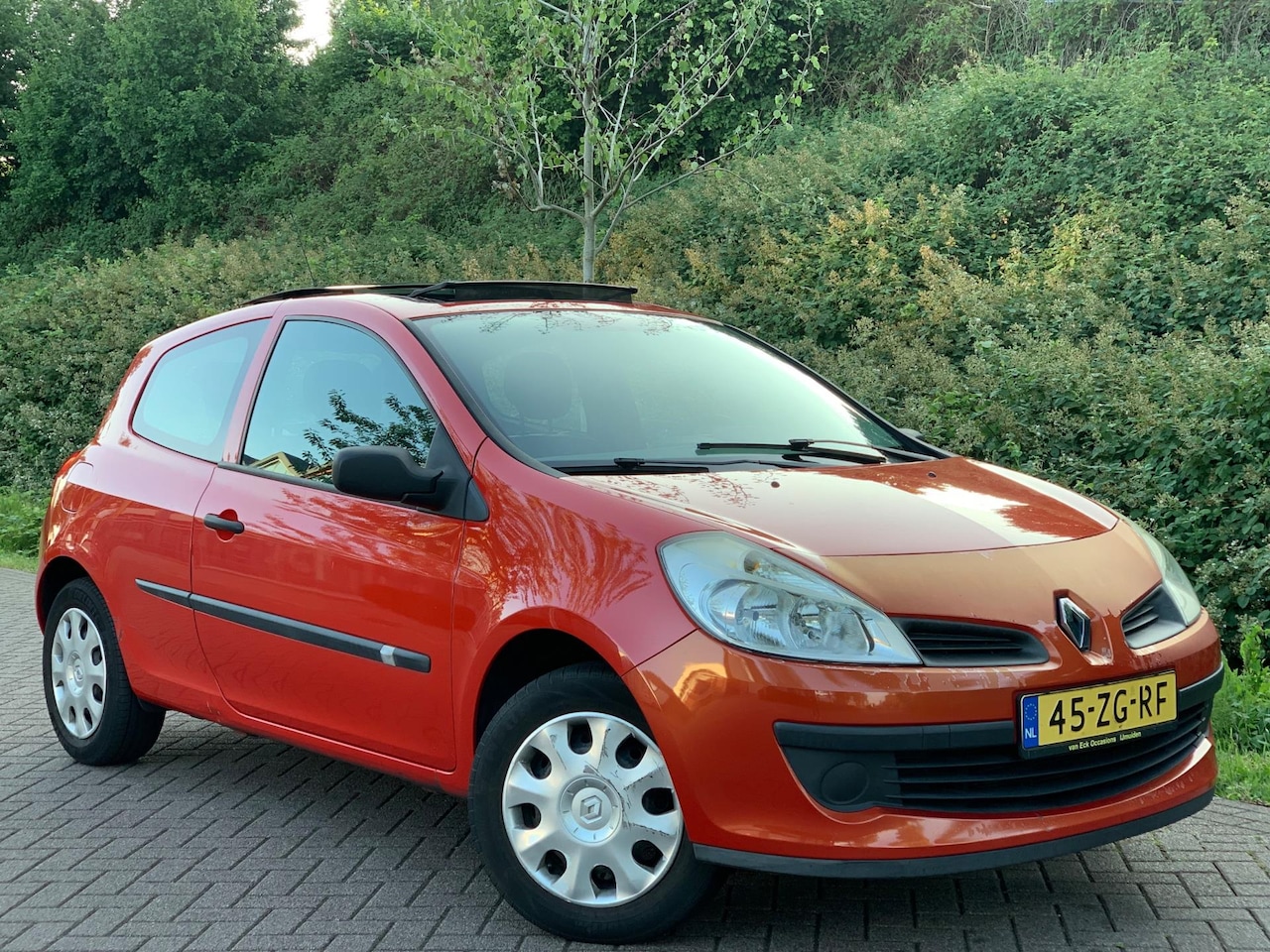 Renault Clio - 1.2-16V Expression PANORAMA AIRCO NIEUWE APK 06-2026! - AutoWereld.nl