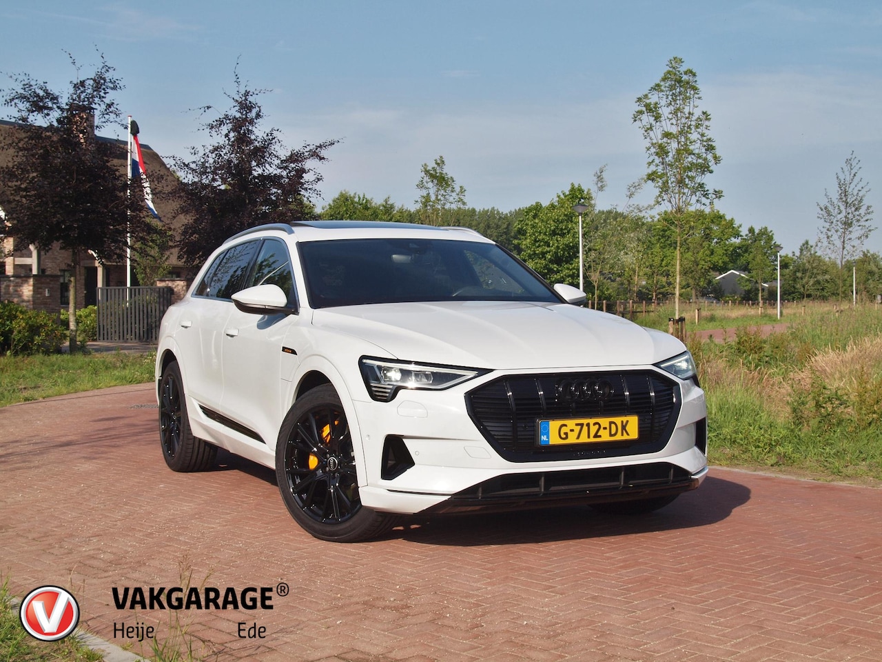Audi e-tron - e-tron 55 quattro advanced 95 kWh | S-Line | Panoramadak | Camera | Bang & Olufsen | Apple - AutoWereld.nl