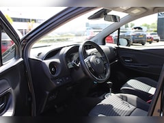 Toyota Yaris - 1.5 VVT-i Aspiration Automaat, Trekhaak, All Season, LMV 15 Inch, PDC, Airco, Bluetooth, L