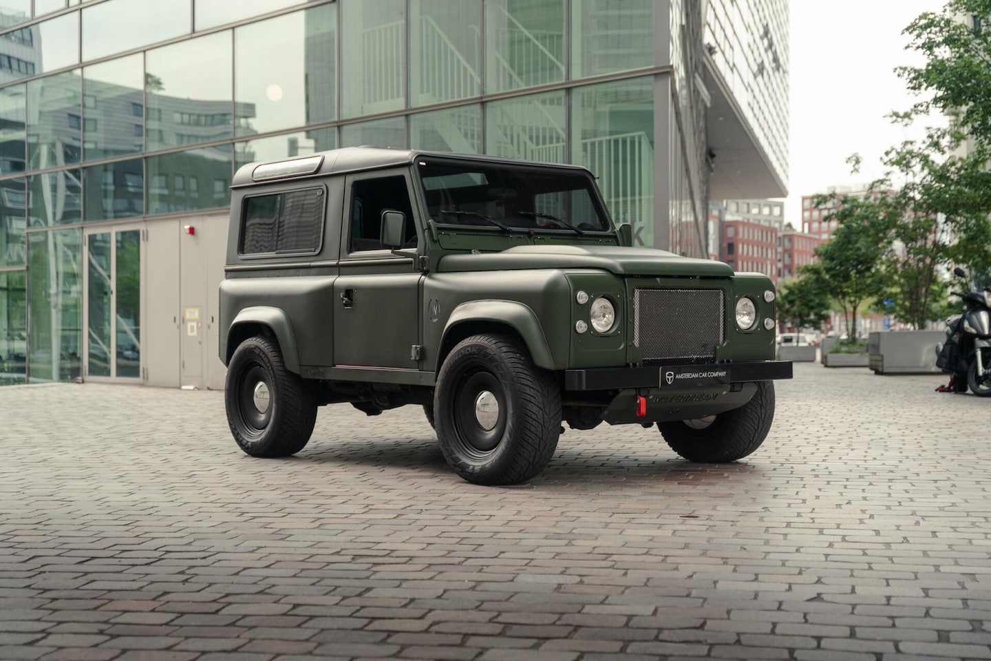 Land Rover Defender 90 - 6.2 V8 652pk hardtop - AutoWereld.nl