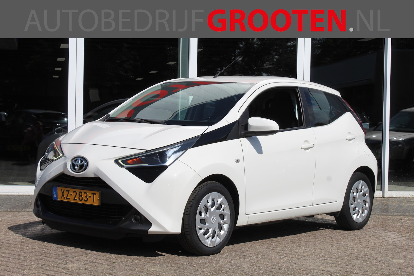 Toyota Aygo - 1.0 VVT-i x-play//Navi//Camera//Carplay! - AutoWereld.nl