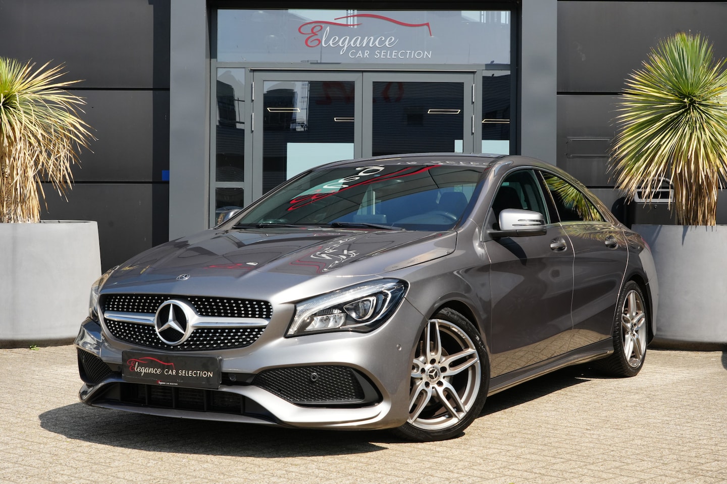 Mercedes-Benz CLA-Klasse - 180 AMG 123pk Navigatie/Stoelverwarming/Camera - AutoWereld.nl