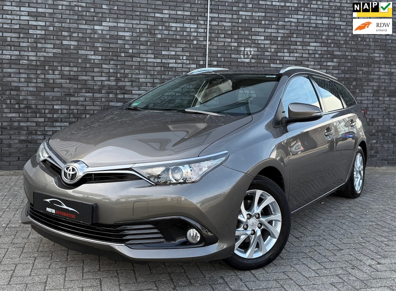 Toyota Auris Touring Sports - 1.2T Camera|PCS|Lane Assist|Stoelverwarming|Trekhaak|Pre-Collision System - AutoWereld.nl