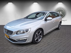 Volvo V60 - 2.4 D6 AWD Hybrid, R-Design 10-2016, Schuifdak, Leder, 1e Eigenaar