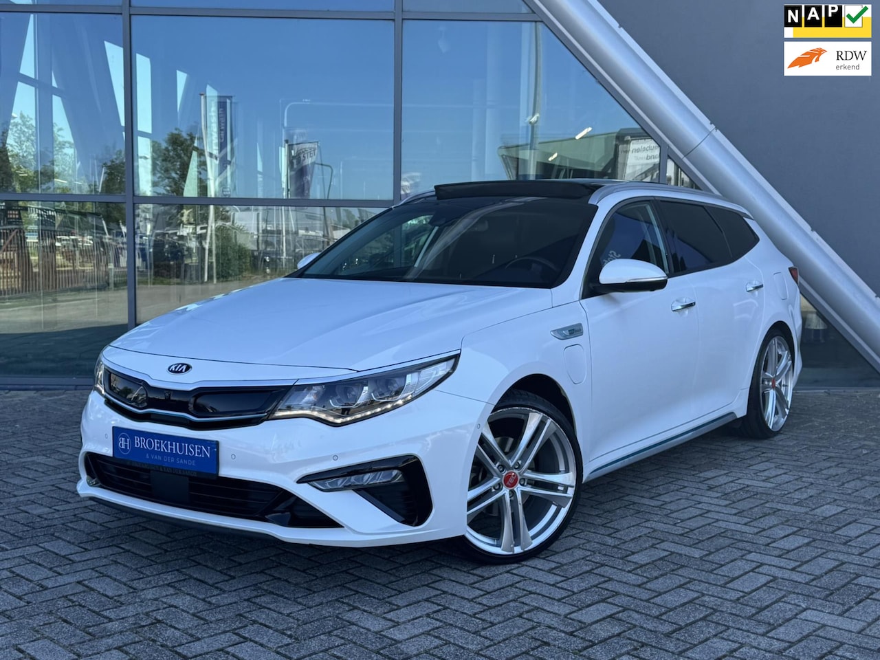 Kia Optima Sportswagon - 2.0 GDI Plug in Hybride ExecutiveLine 207pk Panoramadak / 360 camera / Leder - AutoWereld.nl