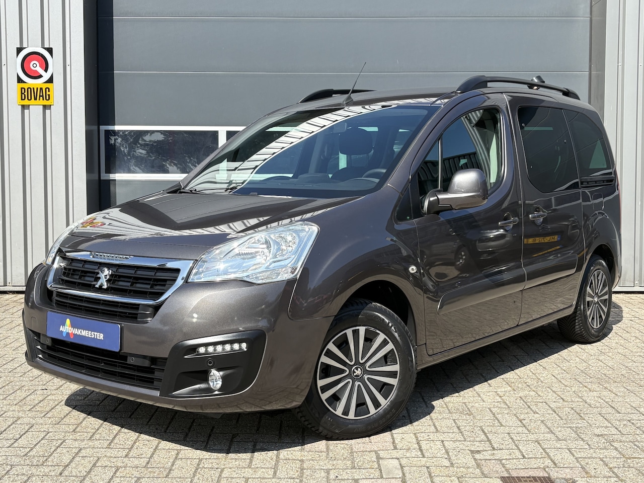 Peugeot Partner Tepee - 1.2 PureTech Active | Navi | Camera | Carplay | Cruise | All Season | Cruise & Climate Con - AutoWereld.nl