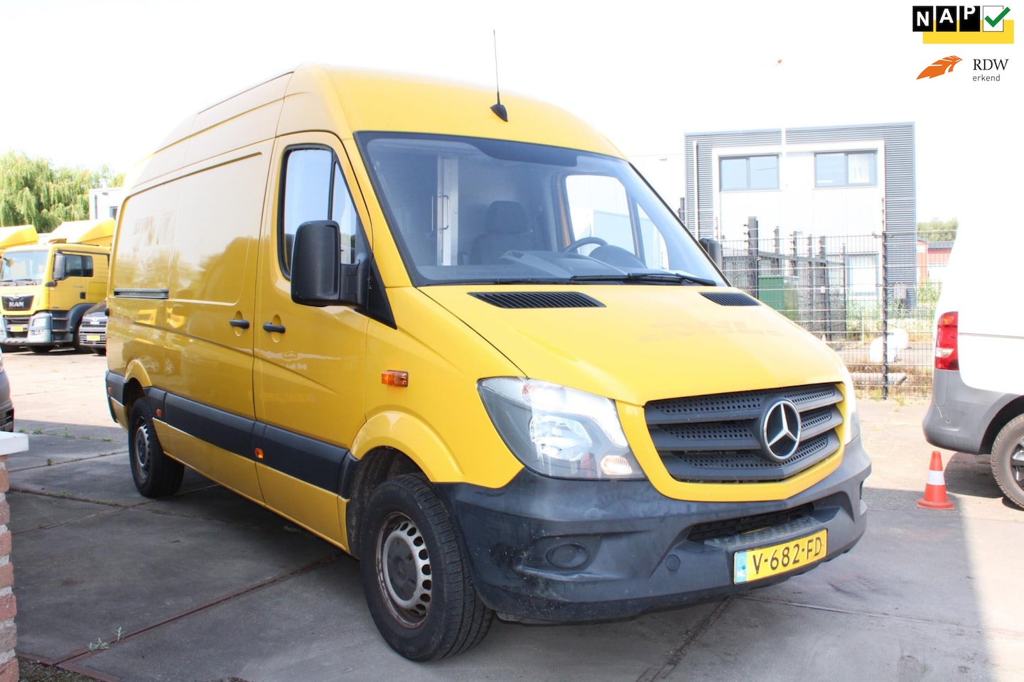 Mercedes-Benz Sprinter - 311 L2H2 Autom. / Airco - AutoWereld.nl