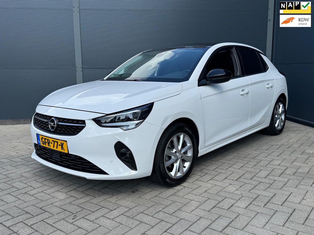 Opel Corsa - 1.2 Elegance / Carplay / Camera / Pano / Trekhaak - AutoWereld.nl