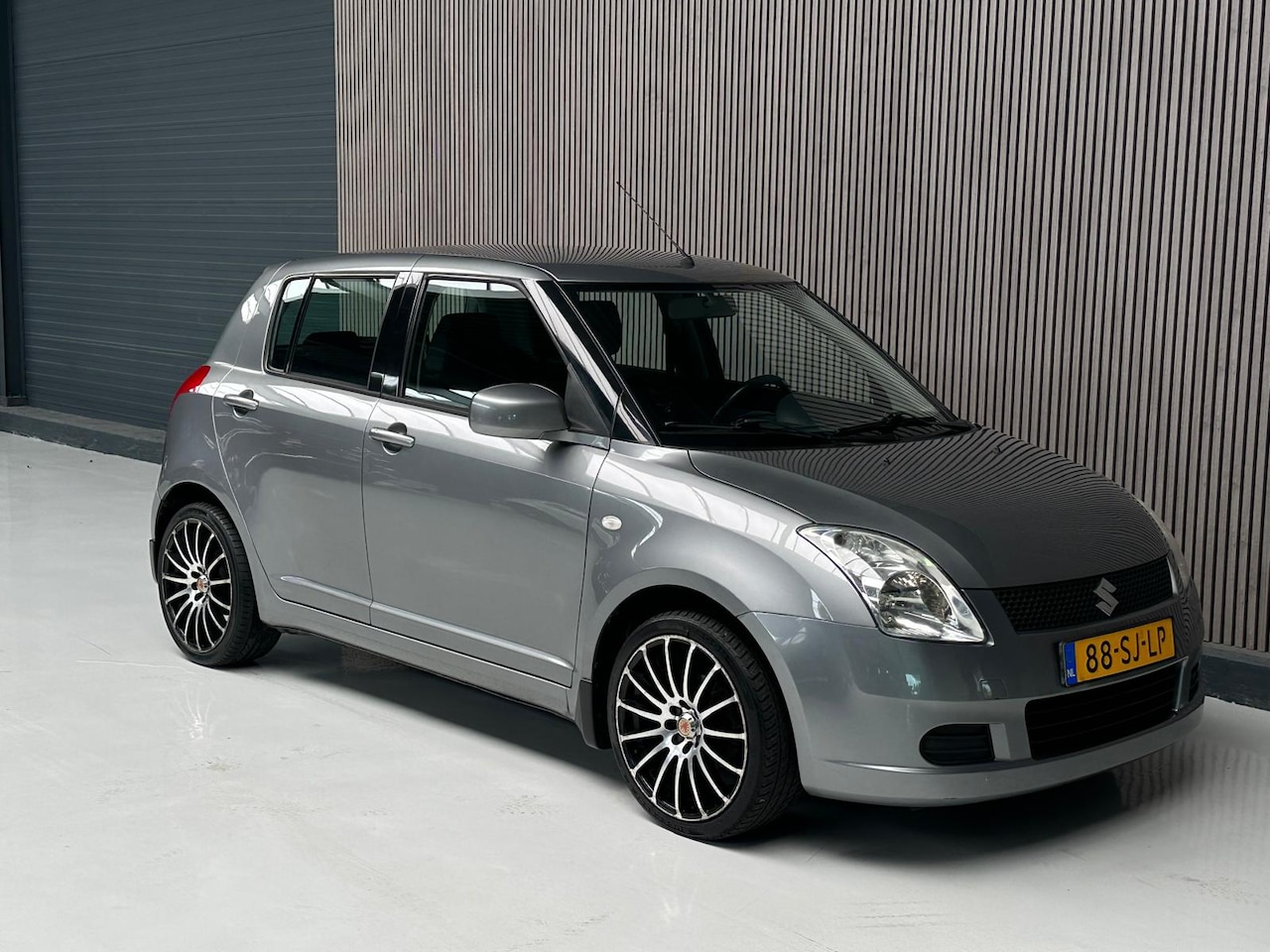 Suzuki Swift - 1.3 GLS Airco | Sportvelgen - AutoWereld.nl
