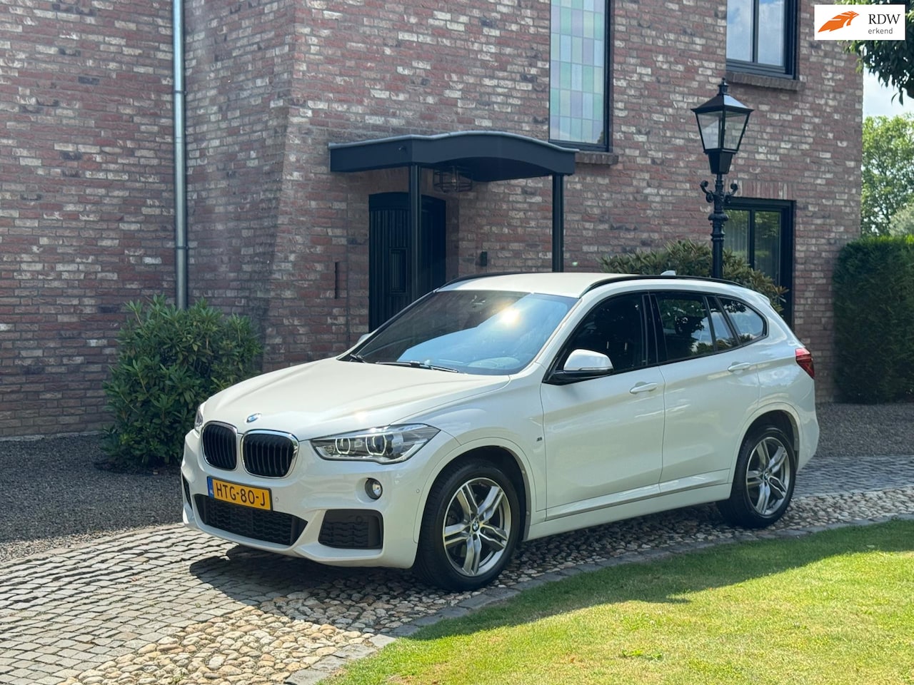 BMW X1 - XDrive20i AUT M-Sport Leder HUD - AutoWereld.nl