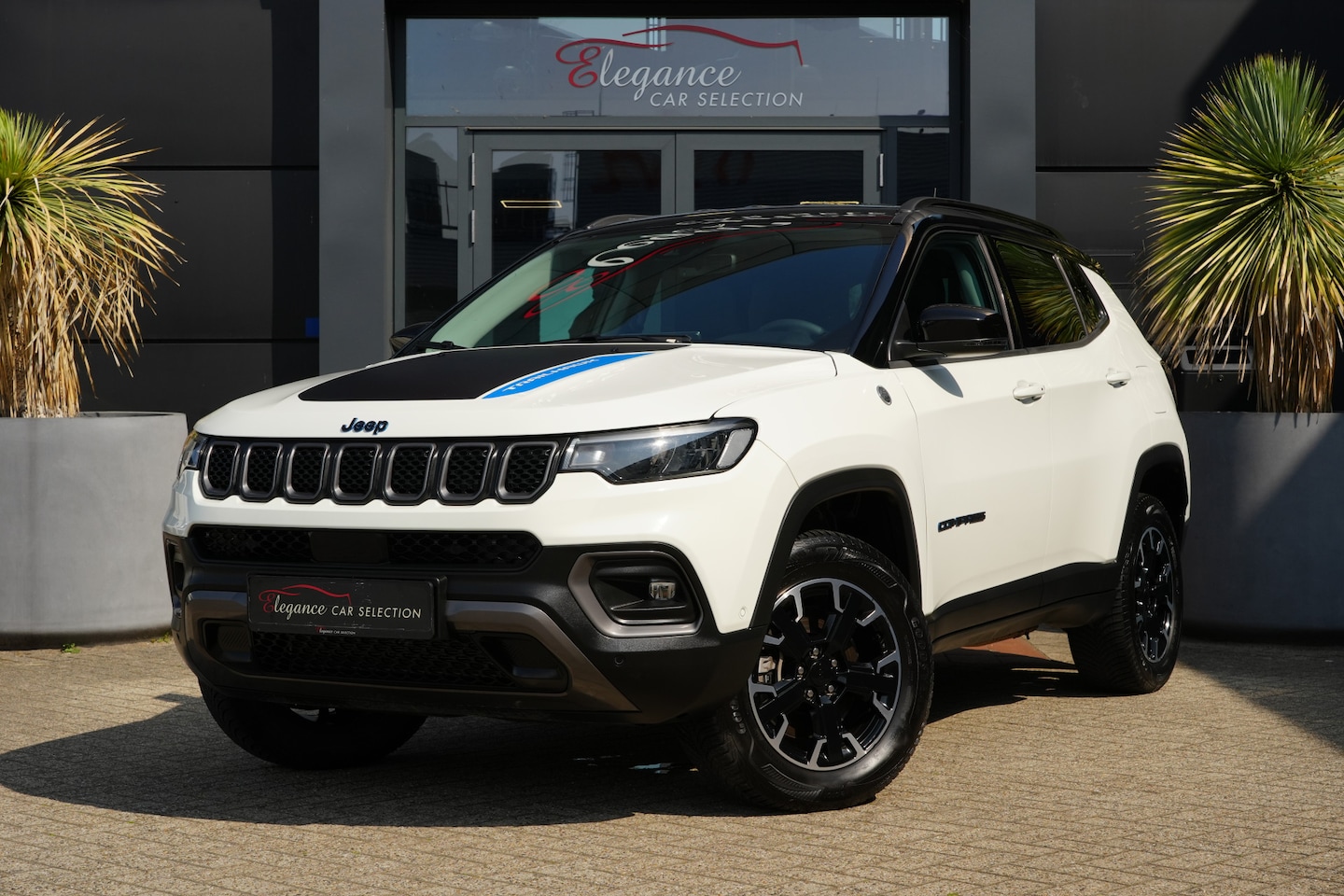 Jeep Compass - 4xe 240 Plug-in Hybrid Electric Trailhawk 240pk Navigatie/ACC/Stoelverwarming - AutoWereld.nl