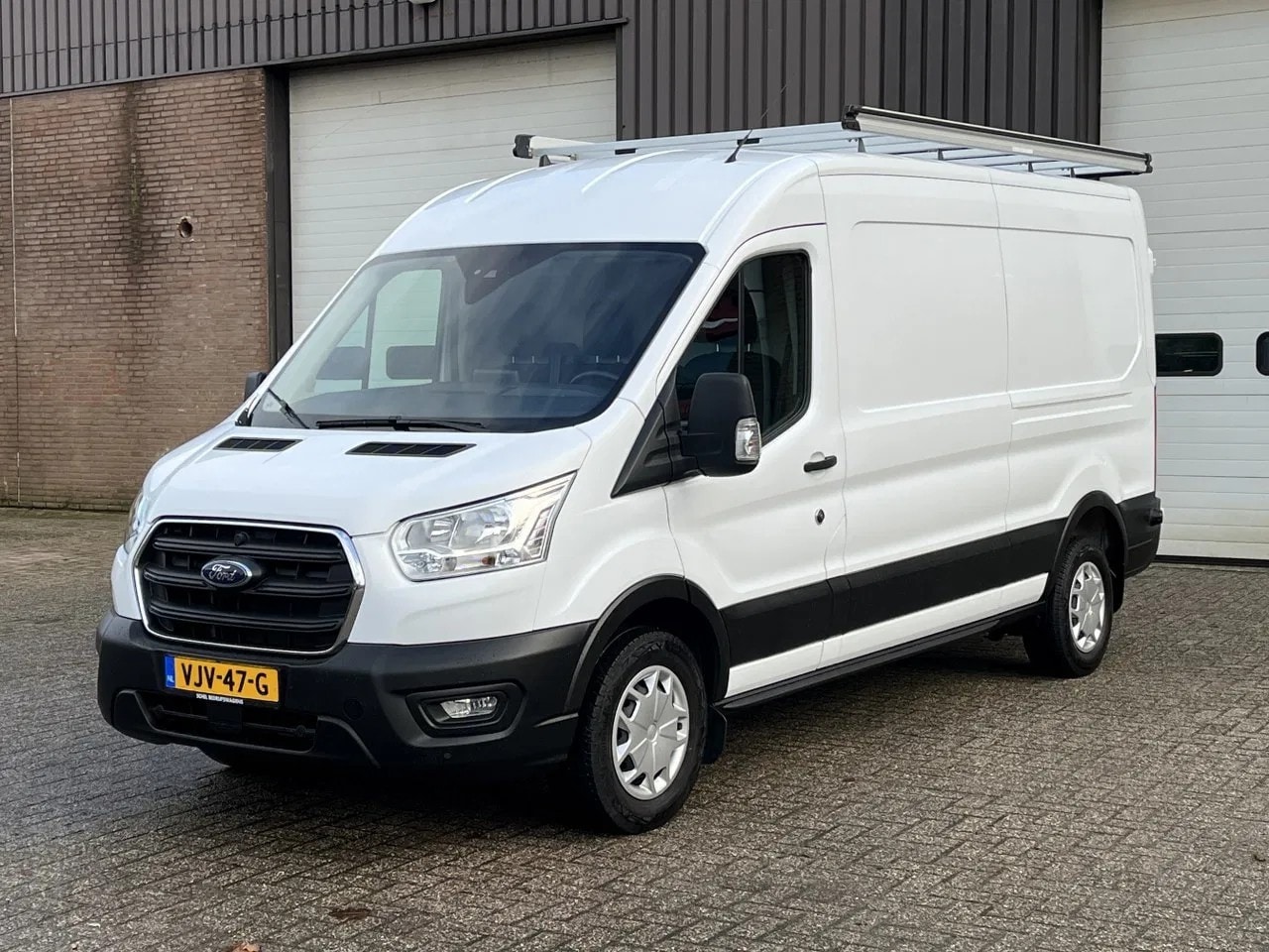 Ford Transit - 350 2.0 TDCI L3H2 / Camera / Cruise control / Navi / Airco / Schuifdeur / Imperial / 16.91 - AutoWereld.nl