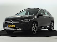 Mercedes-Benz GLA-Klasse - 200 Business Solution Luxury | Panorama Schuif-Kanteldak | Sfeerverlichting | Ledkoplampen
