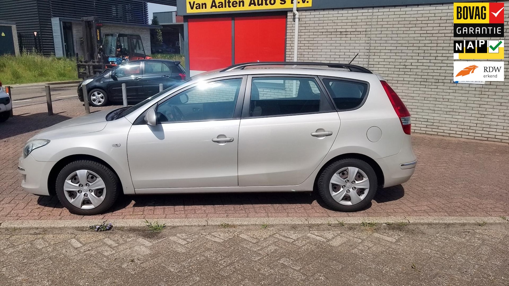 Hyundai i30 CW - 1.4i Blue Dynamic prijs is incl nieuwe apk, afleverings beurt en 3 maand garantie op motor - AutoWereld.nl