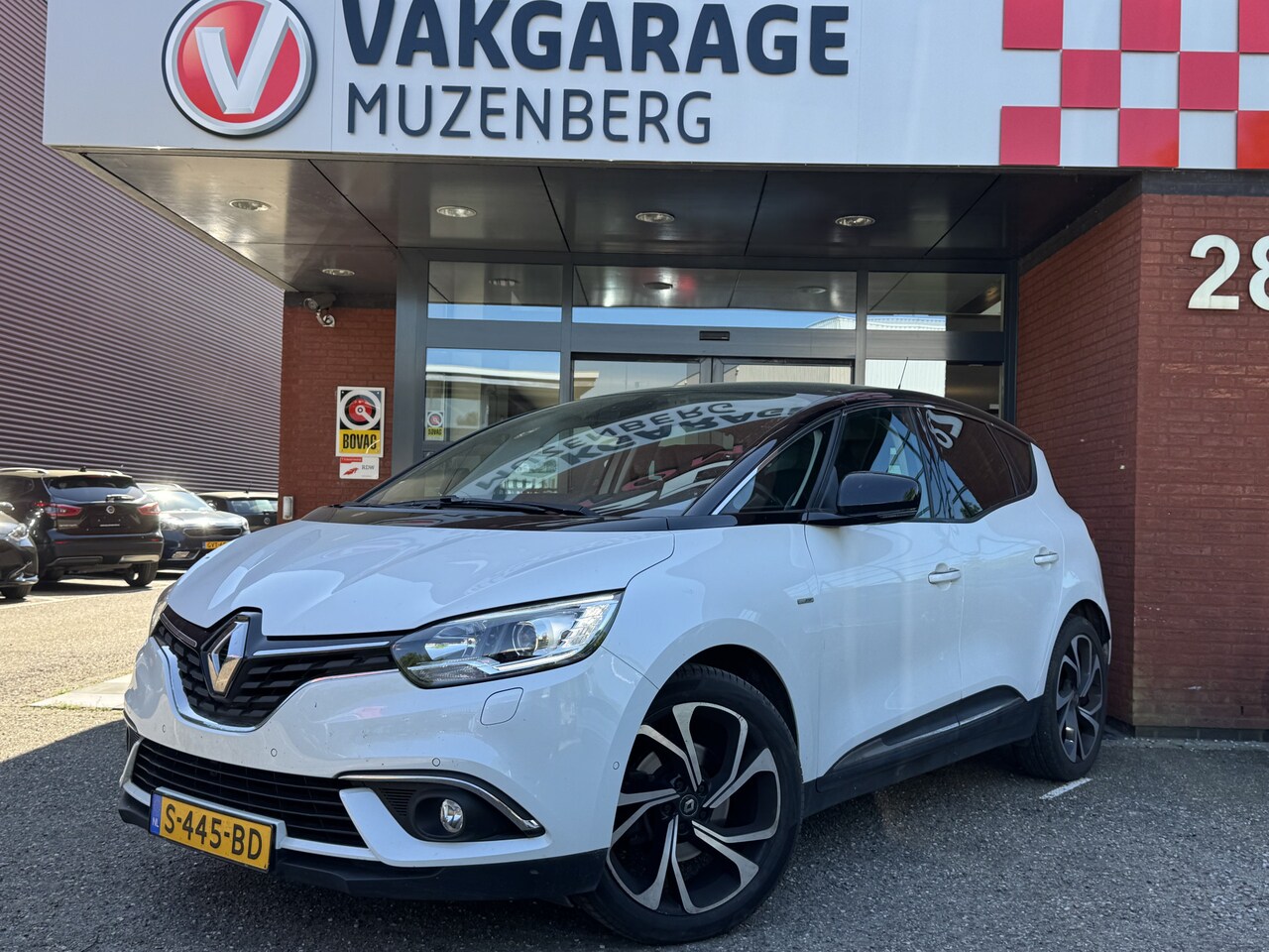 Renault Scénic - 1.2 TCe Bose // TREKHAAK // NAVI // CAMERA // CLIMA // CRUISE // MASSAGE STOEL // - AutoWereld.nl