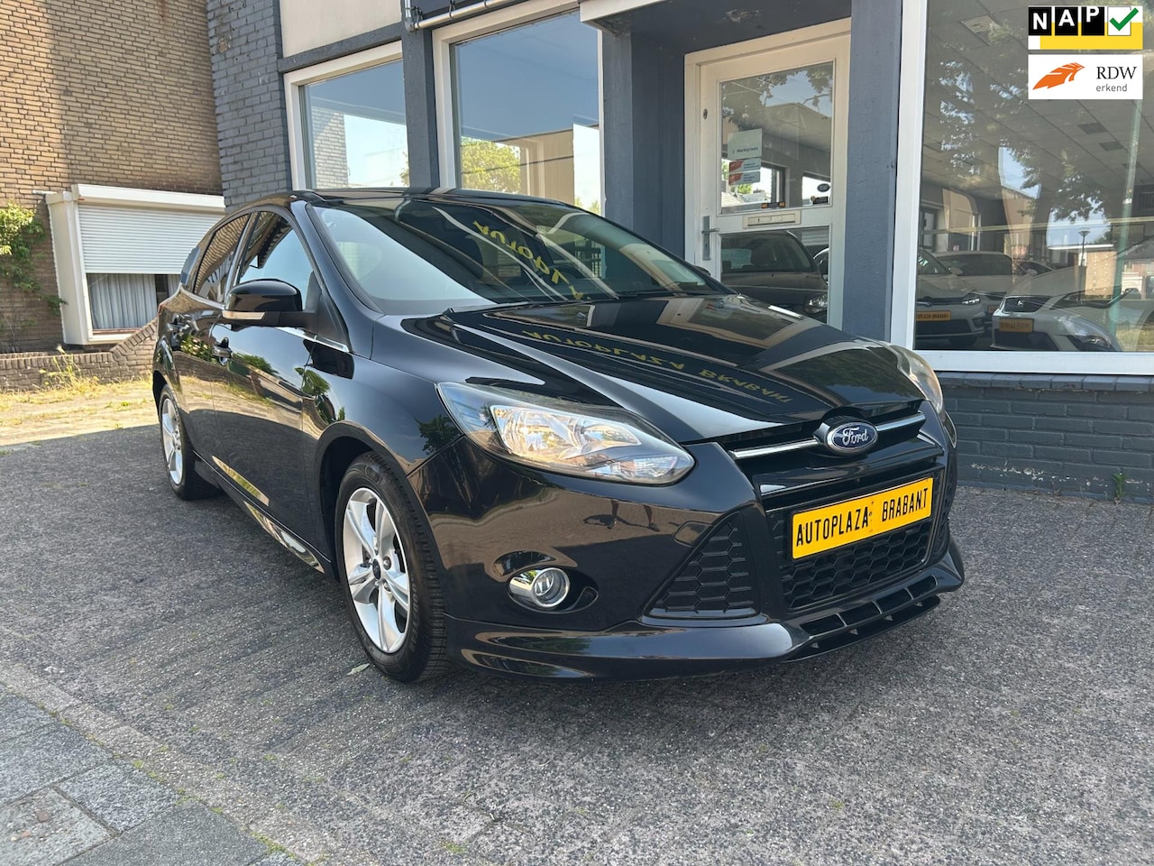 Ford Focus - 1.6 EcoBoost Titanium / ST-LINE / ACHTERUITRIJ CAMERA - AutoWereld.nl