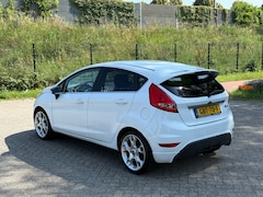 Ford Fiesta - 1.6 Ghia CRUISE I 120PK I 5DRS I NWE APK I CLIMA I LEER I VOL