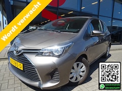 Toyota Yaris - 1.0 VVT-i Aspiration | 1E EIGENAAR | NAVIGATIE | CAMERA | VIERSEIZOENEN BANDEN | AIRCO |