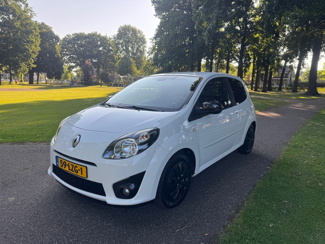 Renault Twingo - 1.2-16V Dynamique Airco-Cruise-All season - AutoWereld.nl